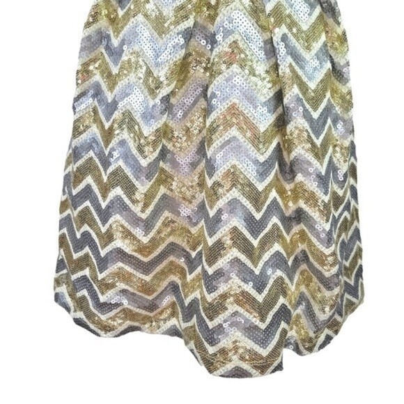 Chelsea & Violet Junior's Gold and Silver Sequin Homecoming Dress Size XS NWT - Picture 7 of 12